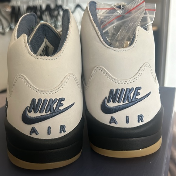 Jordan 5 A Maniere size 10 M// 11.5 W - Picture 3 of 3